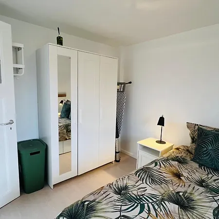 Apartment Bright Incl Workplace Near The Center
