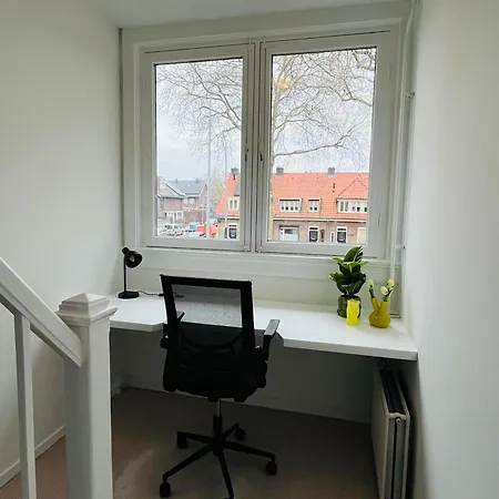 Bright Incl Workplace Near The Center *