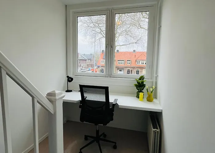 Bright Incl Workplace Near The Center *